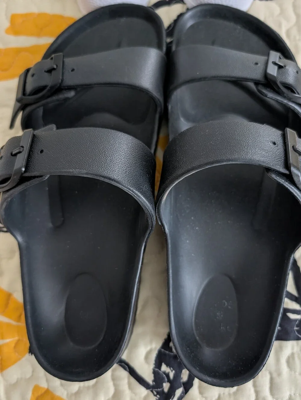 2 Pairs Of Shade & Shore Sandals